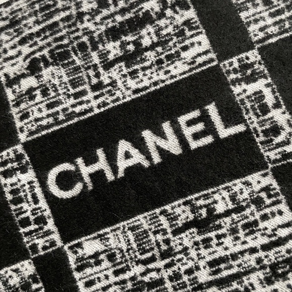 Chanel VIP Black & White Scarf Shawl - Picture 10 of 14